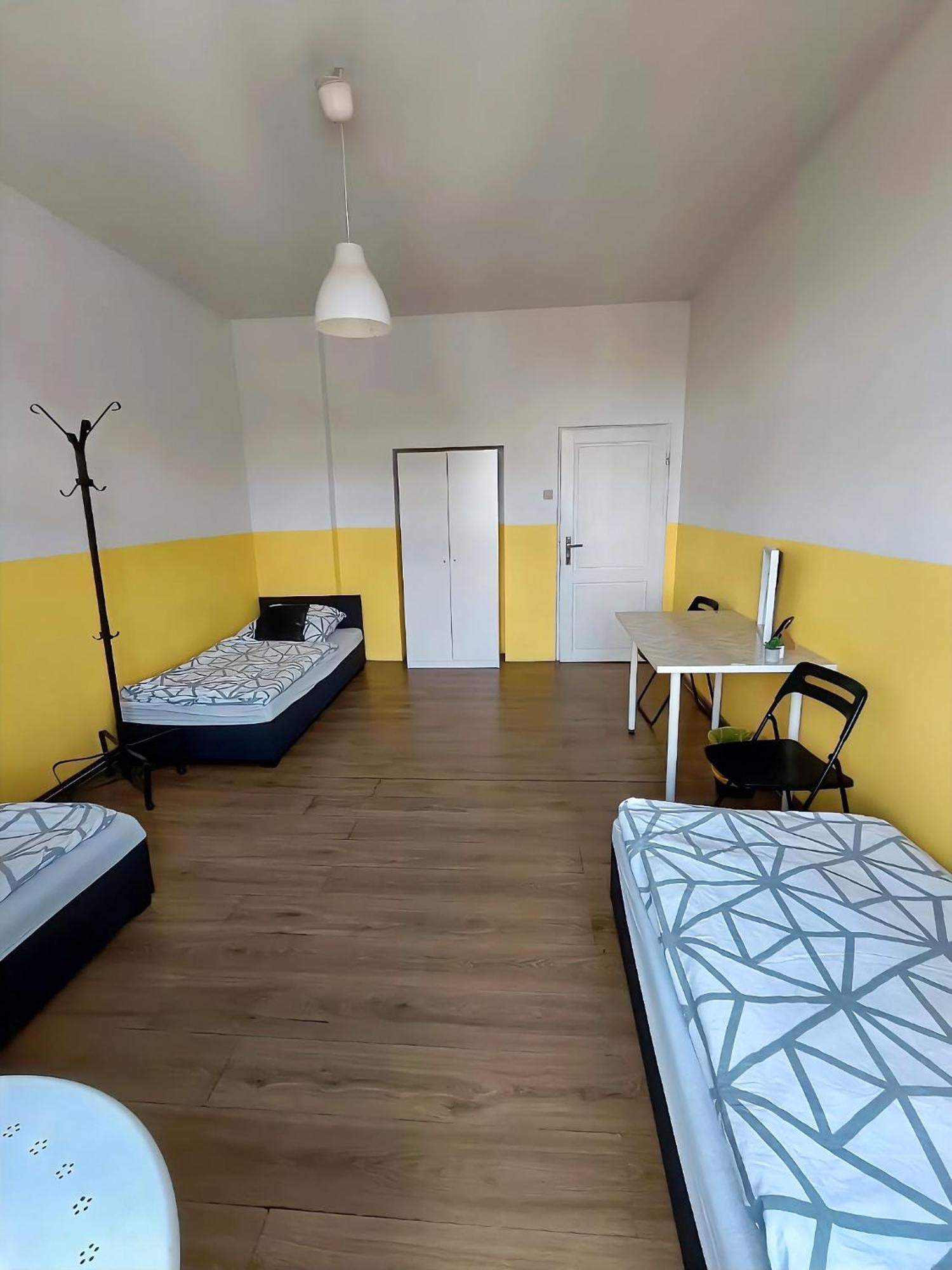 Mickiewicza Hostel カトヴィツェ エクステリア 写真