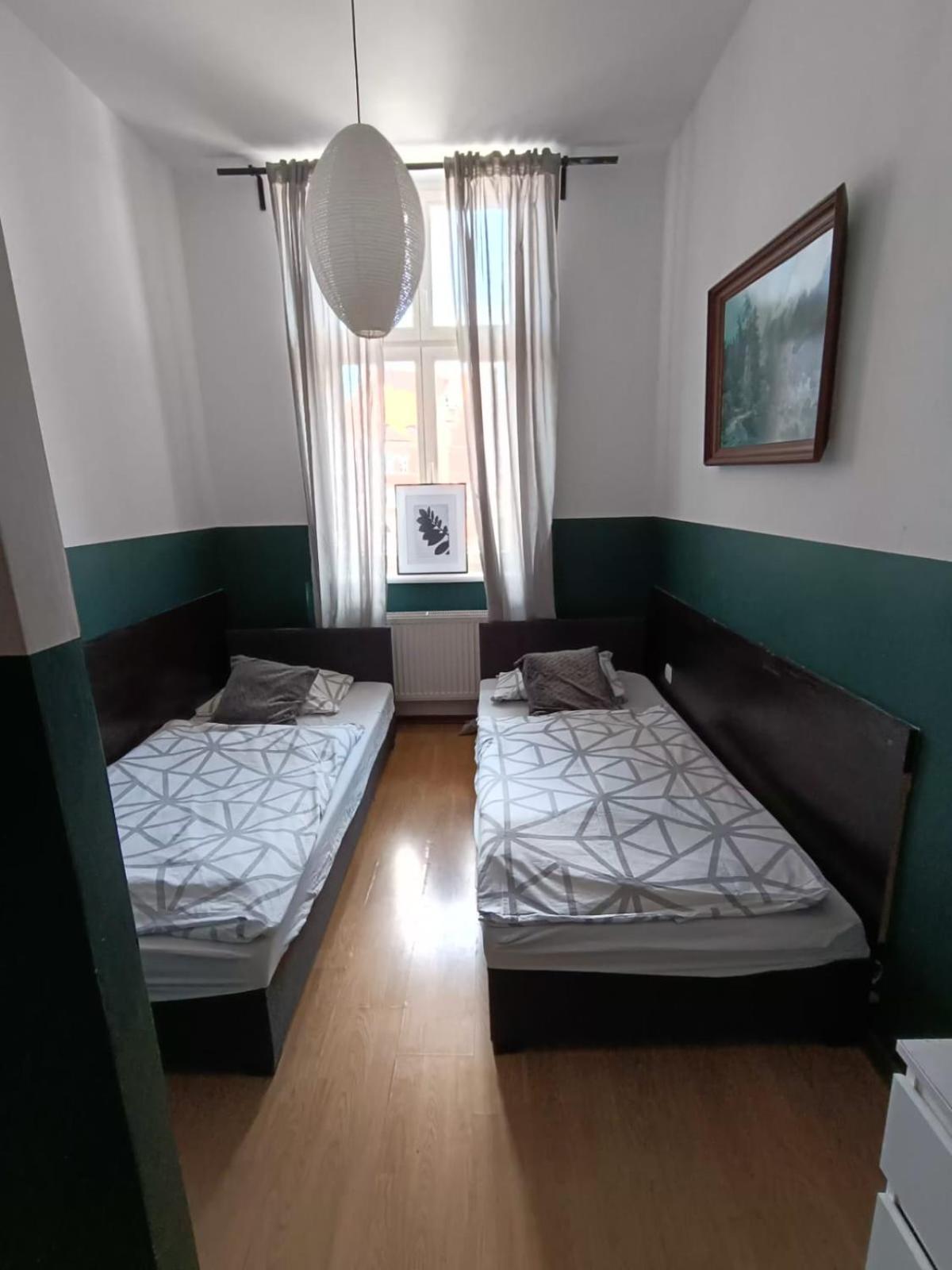 Mickiewicza Hostel カトヴィツェ エクステリア 写真