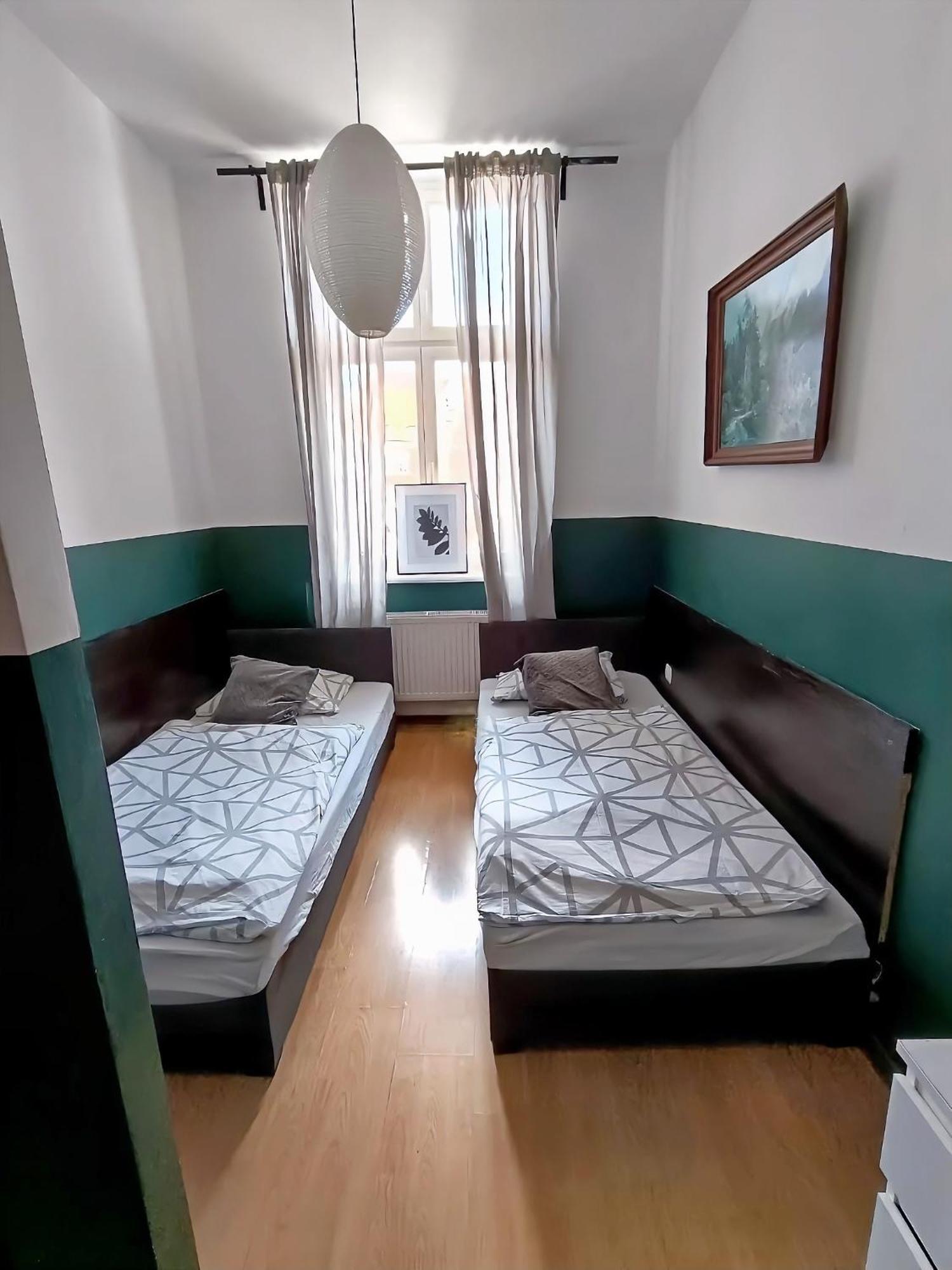 Mickiewicza Hostel カトヴィツェ エクステリア 写真